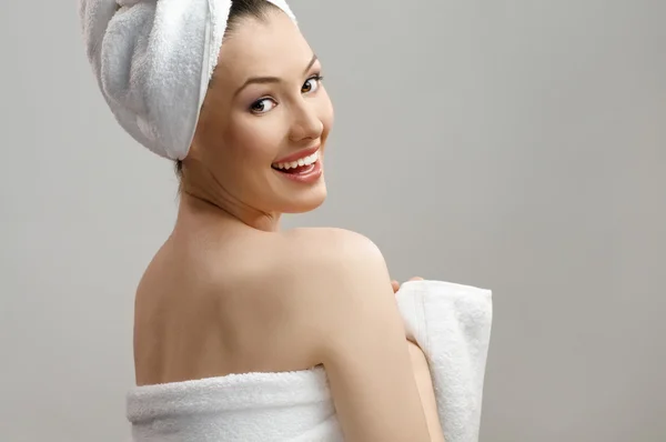 Mulher com toalha de banho — Fotografia de Stock