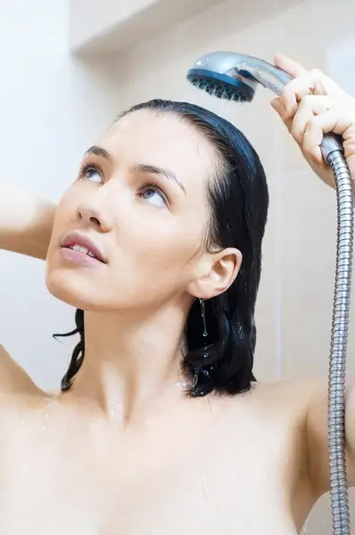 Chica en la ducha — Foto de Stock