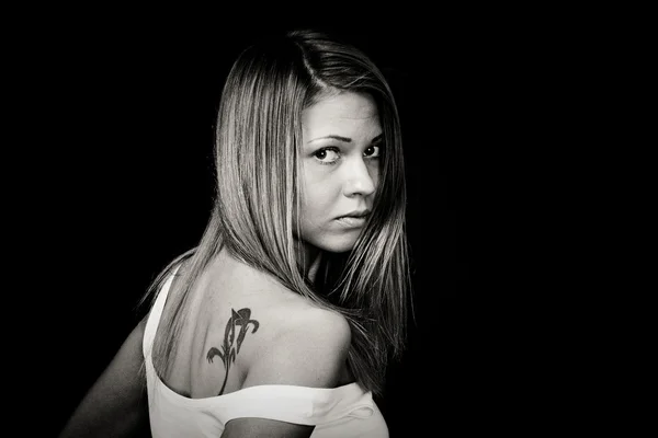 Stående flicka tatuering — Stockfoto