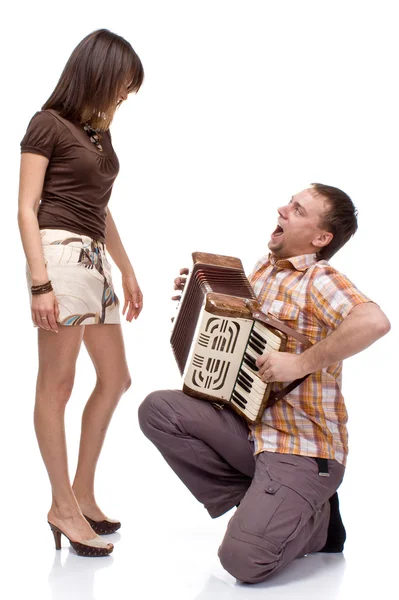 Guy canta uma canção para uma menina — Fotografia de Stock