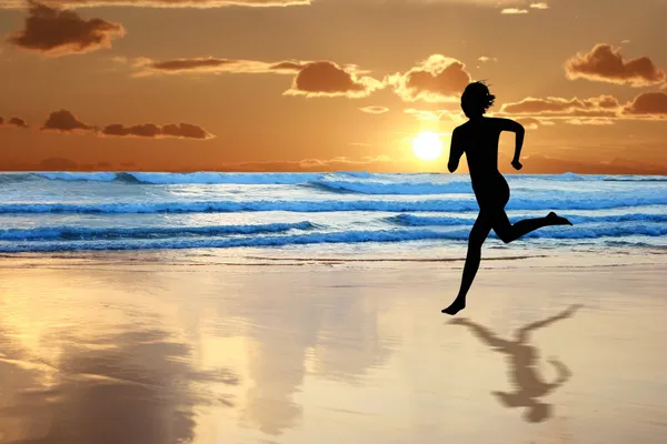 Женщина бежит — стоковое фото