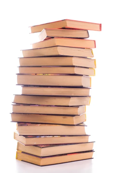 Bir yığın beyaz zemin üzerine hırpalanmış eski kitap — Stok fotoğraf