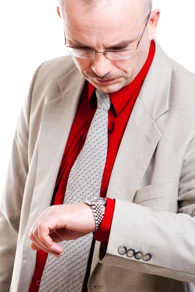 Uomo guarda il suo orologio — Foto Stock
