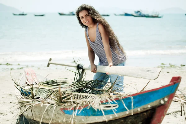 Fisherwoman を駆り立てる — ストック写真