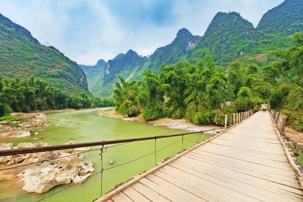 Dağ nehri — Stok fotoğraf