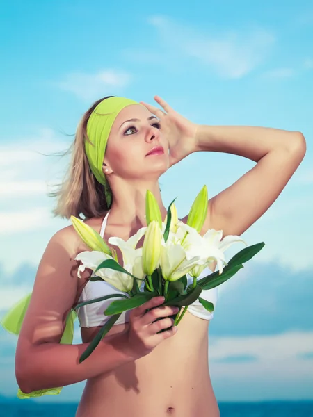 花を持つ女性 — ストック写真