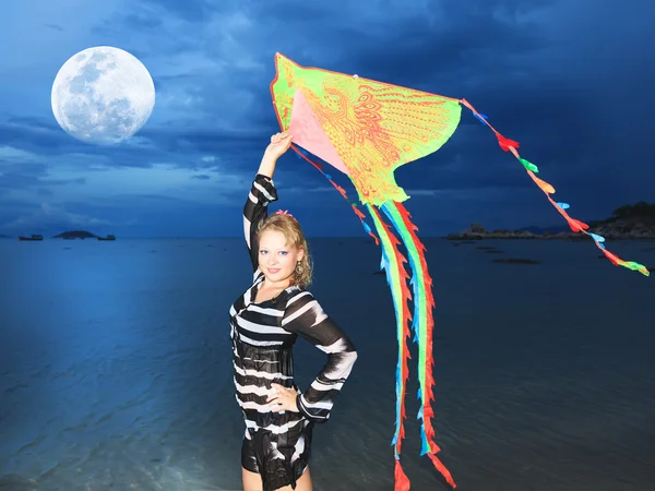 Kvinna med kite — Stockfoto
