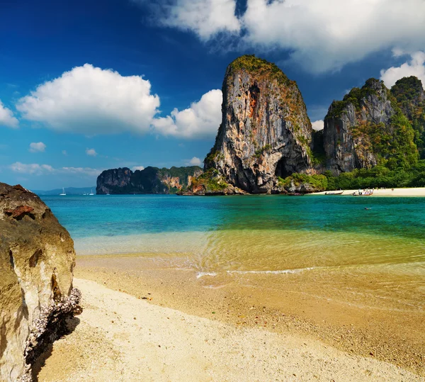 Praia tropical, mar andâmico, Tailândia — Fotografia de Stock