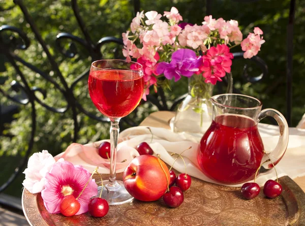 ไวน์และผลไม้ — ภาพถ่ายสต็อก