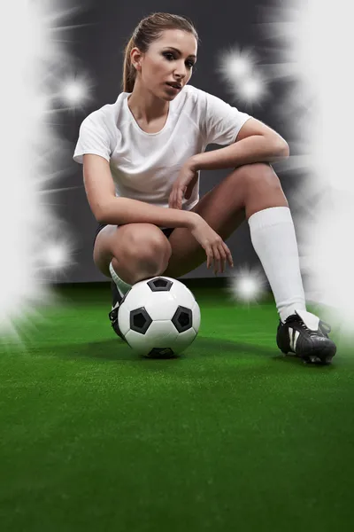 Sexy jogador de futebol no estádio — Fotografia de Stock