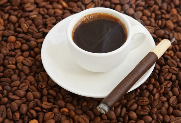 Coffee and cigar — Stock Photo, Image