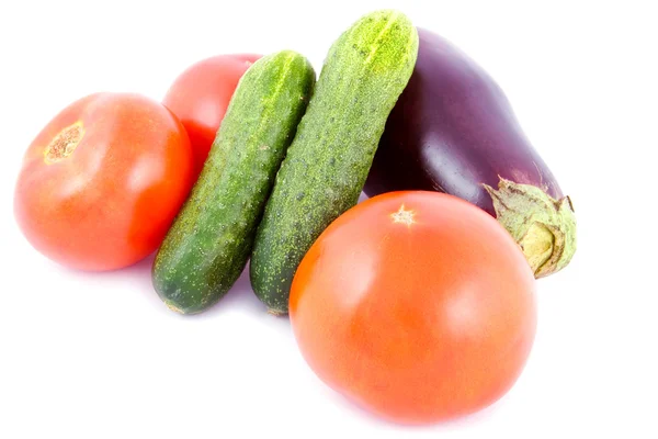 Verduras frescas aisladas sobre fondo blanco —  Fotos de Stock