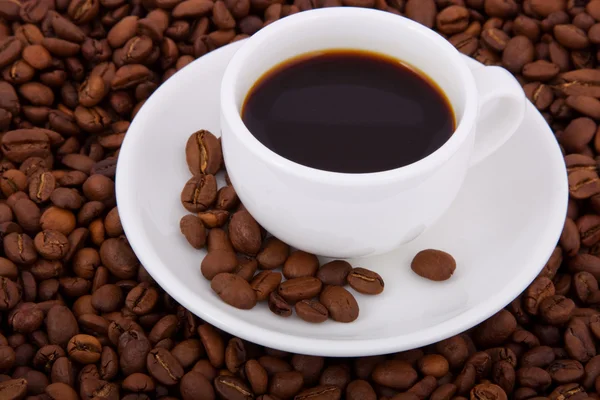 Tazza con caffè, costo su chicco di caffè — Foto Stock