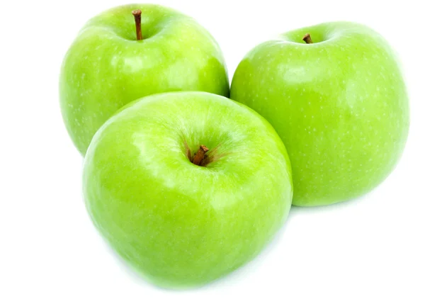 Várias maçãs verdes isoladas em branco — Fotografia de Stock