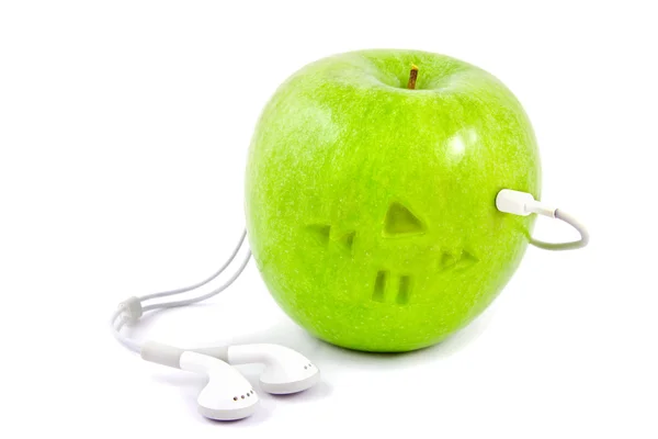 Groene appel met koptelefoon — Stockfoto