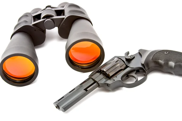 Binoculars and a revolver — Stock Photo, Image
