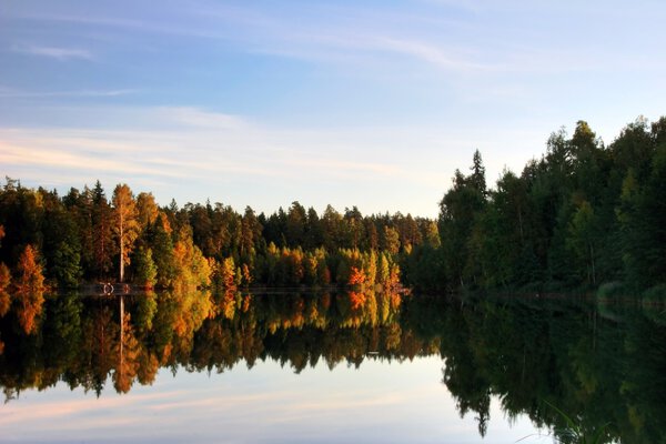 Осеннее озеро
