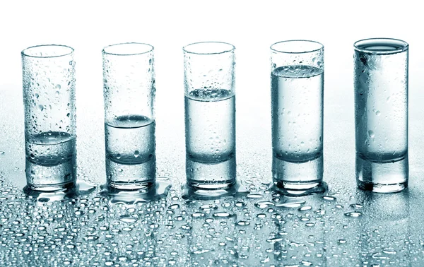 Eine Reihe Gläser für Wodka — Stockfoto