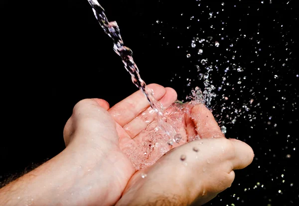 Ruka a šplouchání vody — Stock fotografie