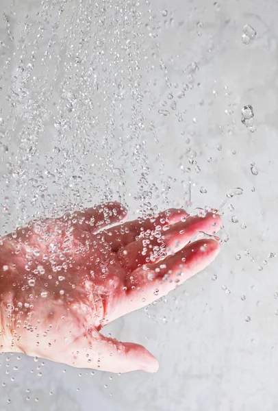 手と水しぶき水 — ストック写真