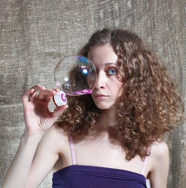 The girl inflates soap bubbles — Stock Photo, Image