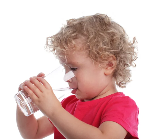 Kind mit einem Wasserglas — Stockfoto
