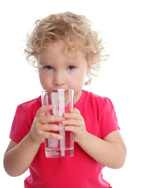 Barn med ett vatten glas — Stockfoto