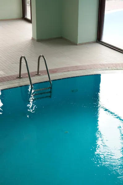 Swimming pool with stair at hotel — Stock Photo, Image