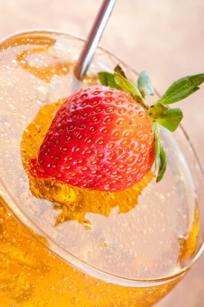 Erdbeere und Honig — Stockfoto