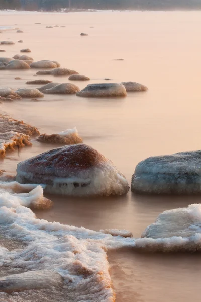 Камни в море — стоковое фото
