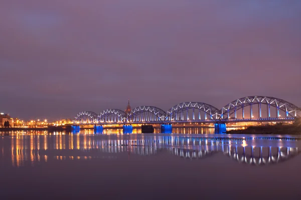 Rio da noite com ponte — Fotografia de Stock