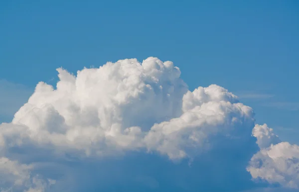 Zavřete lesklý mraky — Stock fotografie