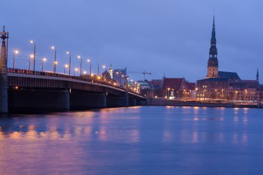 gece Nehri Köprüsü ile