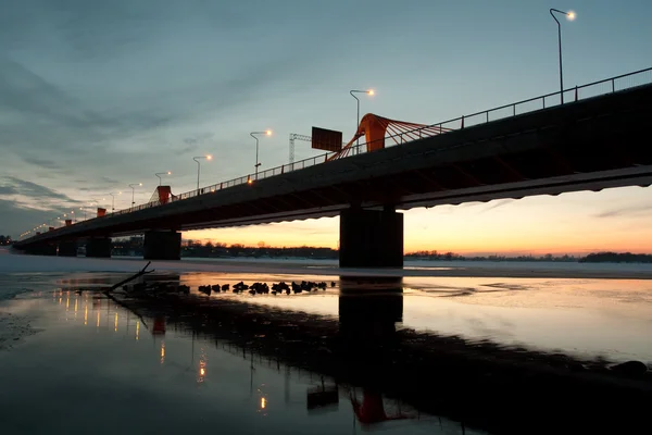 橋の夜川 — ストック写真