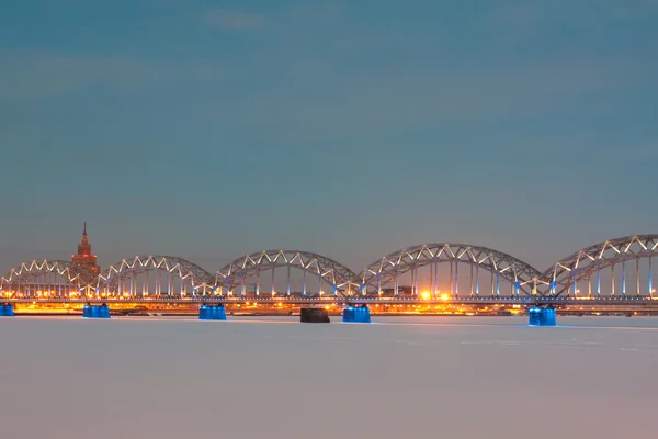 Pont ferroviaire la nuit — Photo