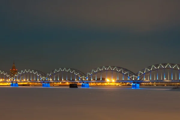 夜の鉄橋 — ストック写真