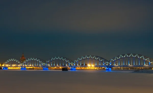 Σιδηροδρομική γέφυρα τη νύχτα — Φωτογραφία Αρχείου