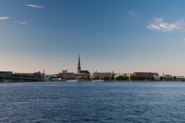 Nehri yakınında eski riga