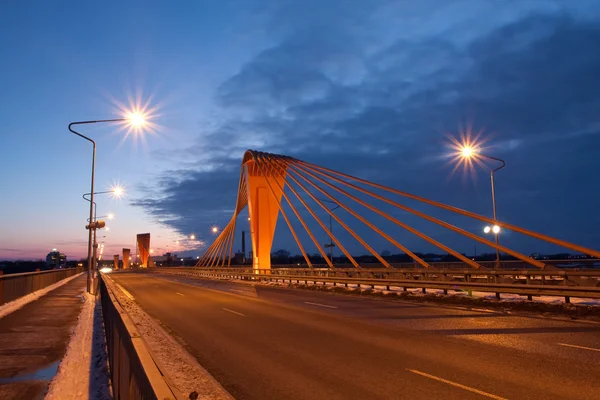 Kabel bridge på kvällen — Stockfoto