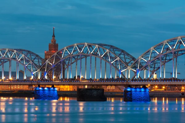 橋の夜川 — ストック写真