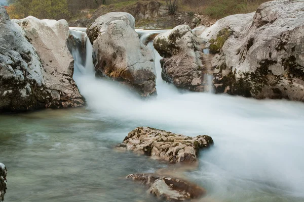 Cachoeira com pedras — Fotografia de Stock