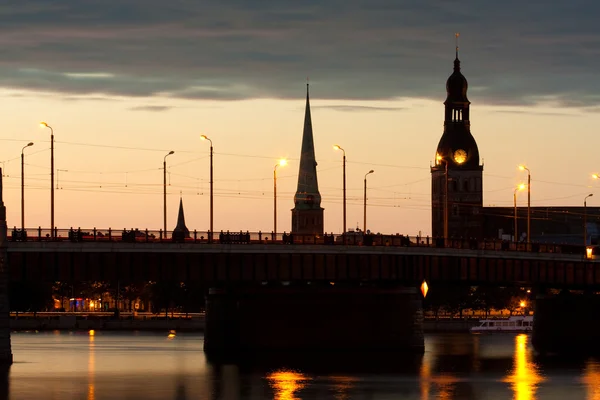 Alte Riga in der Nähe des Flusses — Stockfoto
