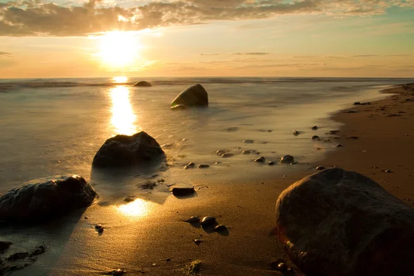 Havet med stenar — Stockfoto