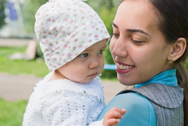 Portrait of a mother with a baby in the park — Stock Photo, Image