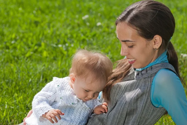 Mother and young daughter in the meadow — Stock Photo, Image