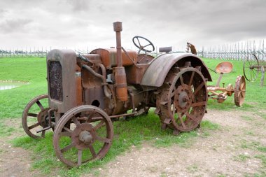 Old tractor clipart