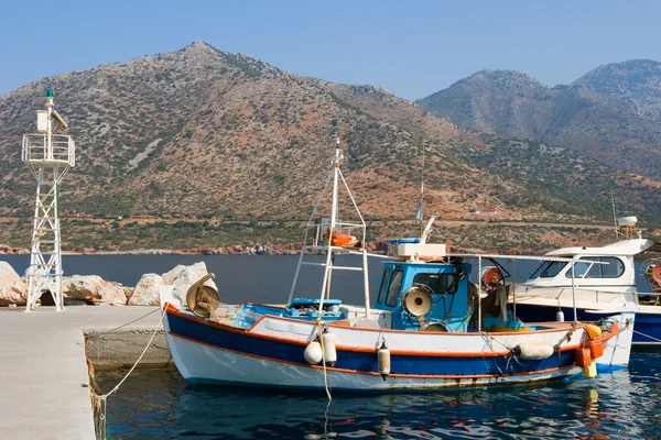 Рыбацкие лодки, Крит — стоковое фото