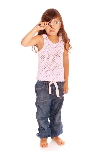 Giovane ragazza in possesso di lente d'ingrandimento — Foto Stock