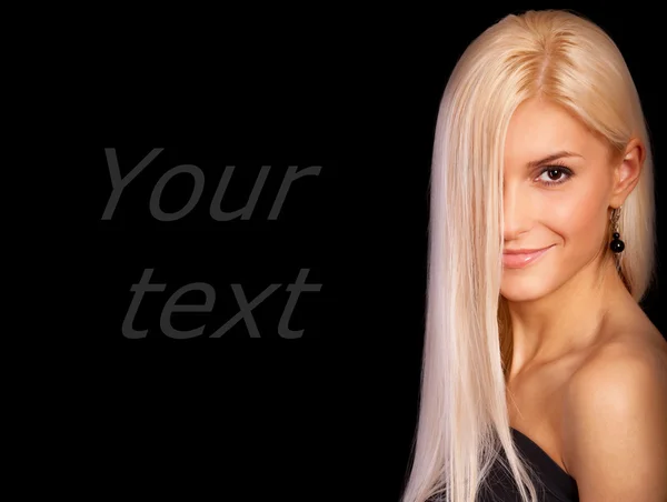 Porträt einer blonden jungen Frau — Stockfoto