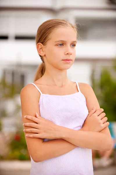 Porträtt av ung flicka-tonåring — Stockfoto